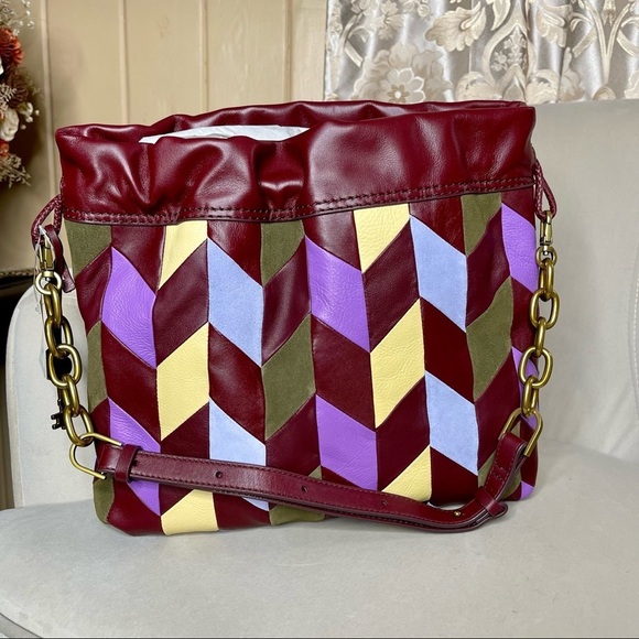 New! FOSSIL Gigi Drawstring Shoulder Bag Multicolor Purple Leather Patterned - Picture 1 of 5